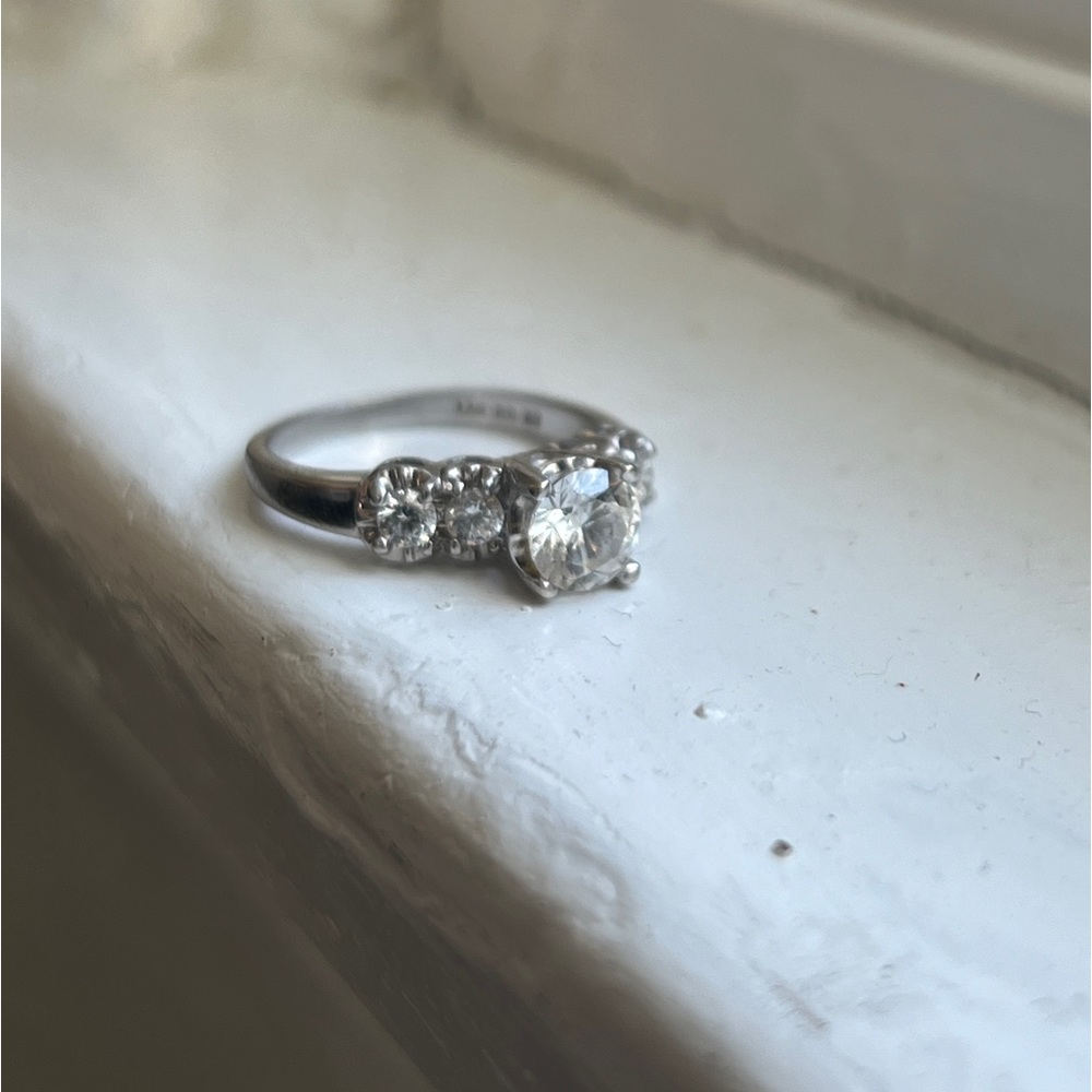 14k white gold cz ring size 5.75